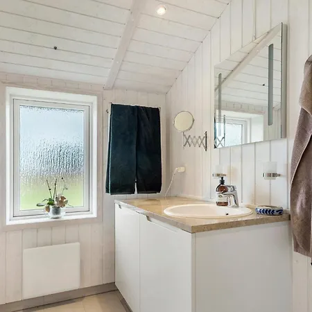 3 Bedroom Awesome In Stubbekøbing