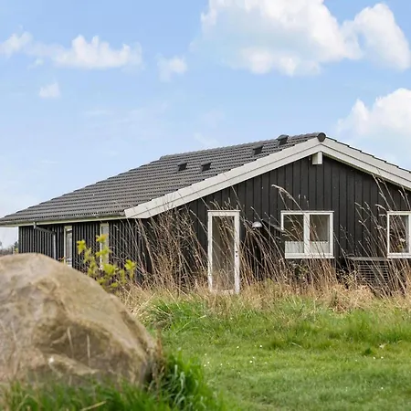 3 Bedroom Awesome In Stubbekøbing