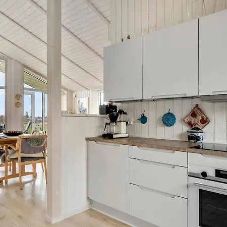 3 Bedroom Awesome In Casa vacanze Stubbekøbing