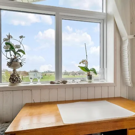 Beautiful Home In Stubbekobing With Wifi *