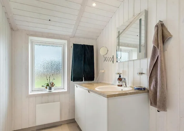 3 Bedroom Awesome In Stubbekøbing