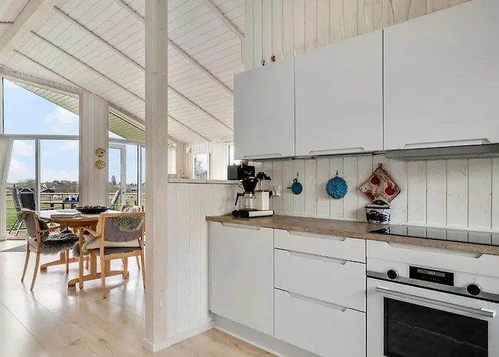 3 Bedroom Awesome In Feriehus Stubbekøbing