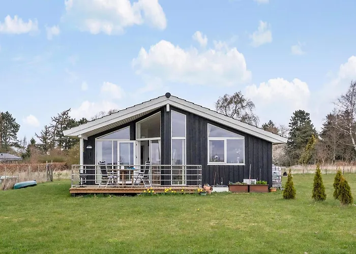 3 Bedroom Awesome In * Stubbekøbing